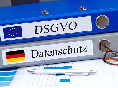 DSGVO Datenschutz Datenschutzgrundverordnung Datenschutz-Grundverordnung Ordner im Büro