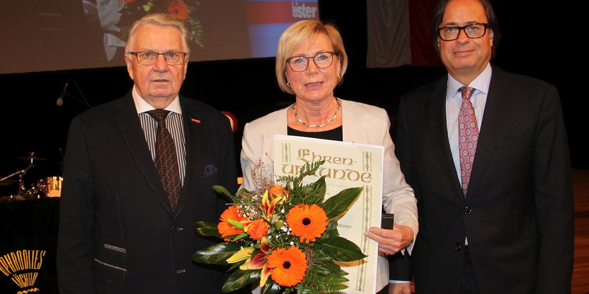 Ehrennadel in Gold für Marion Heubel