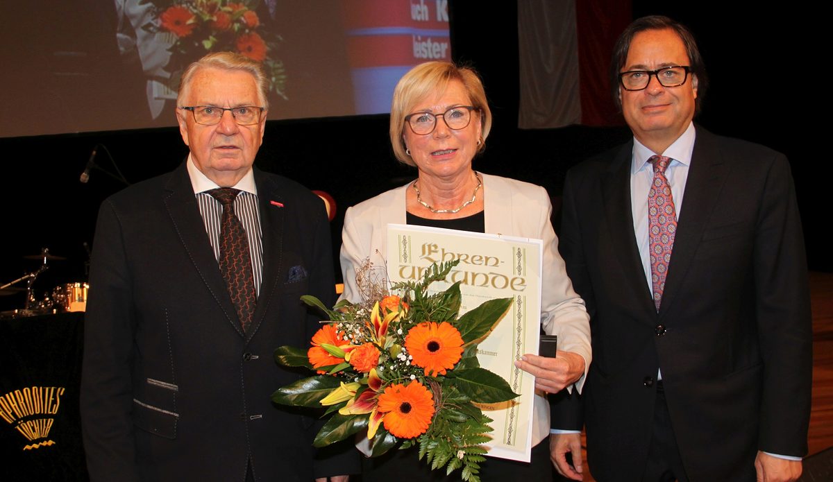 Ehrennadel in Gold für Marion Heubel