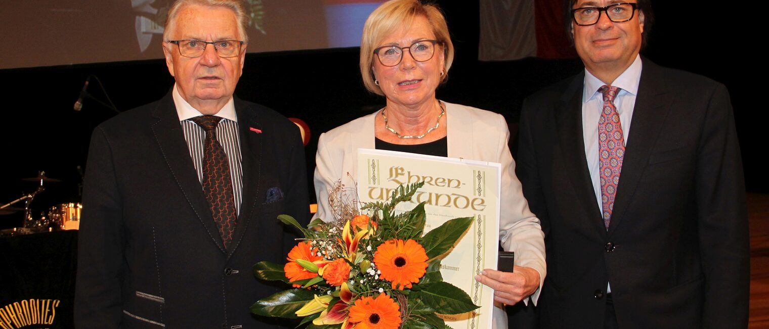 Ehrennadel in Gold für Marion Heubel