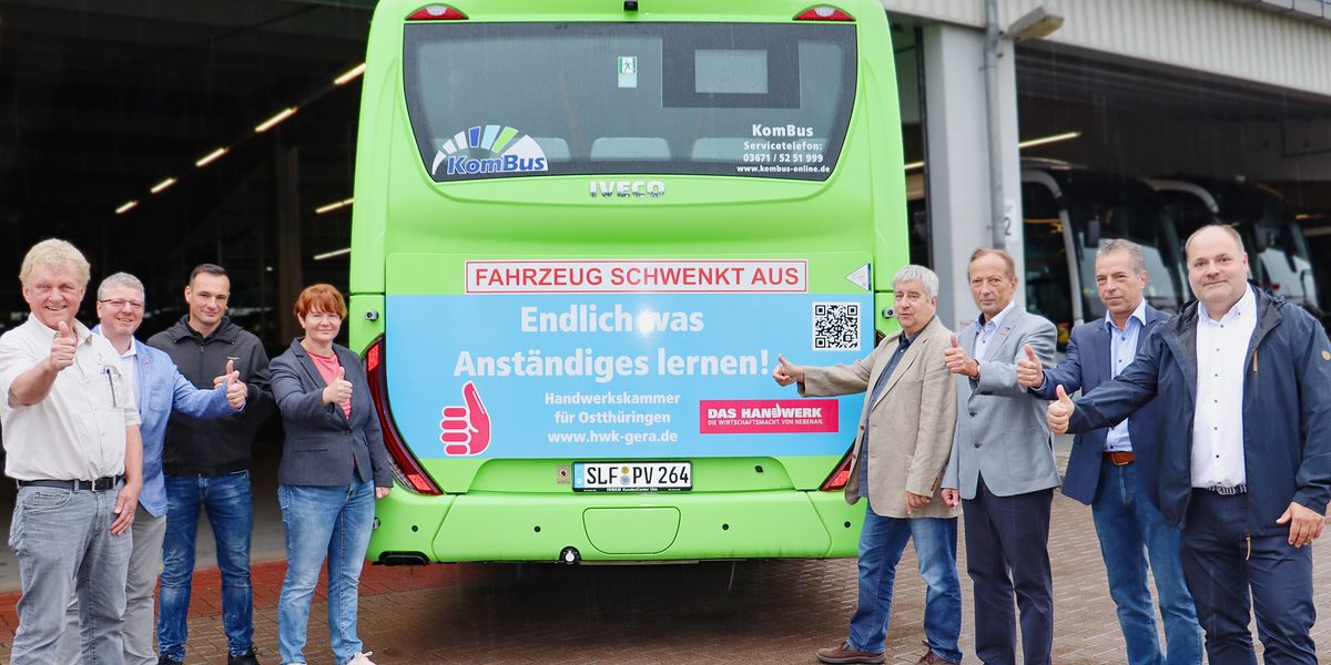 Busübergabe in Saalfeld 2021