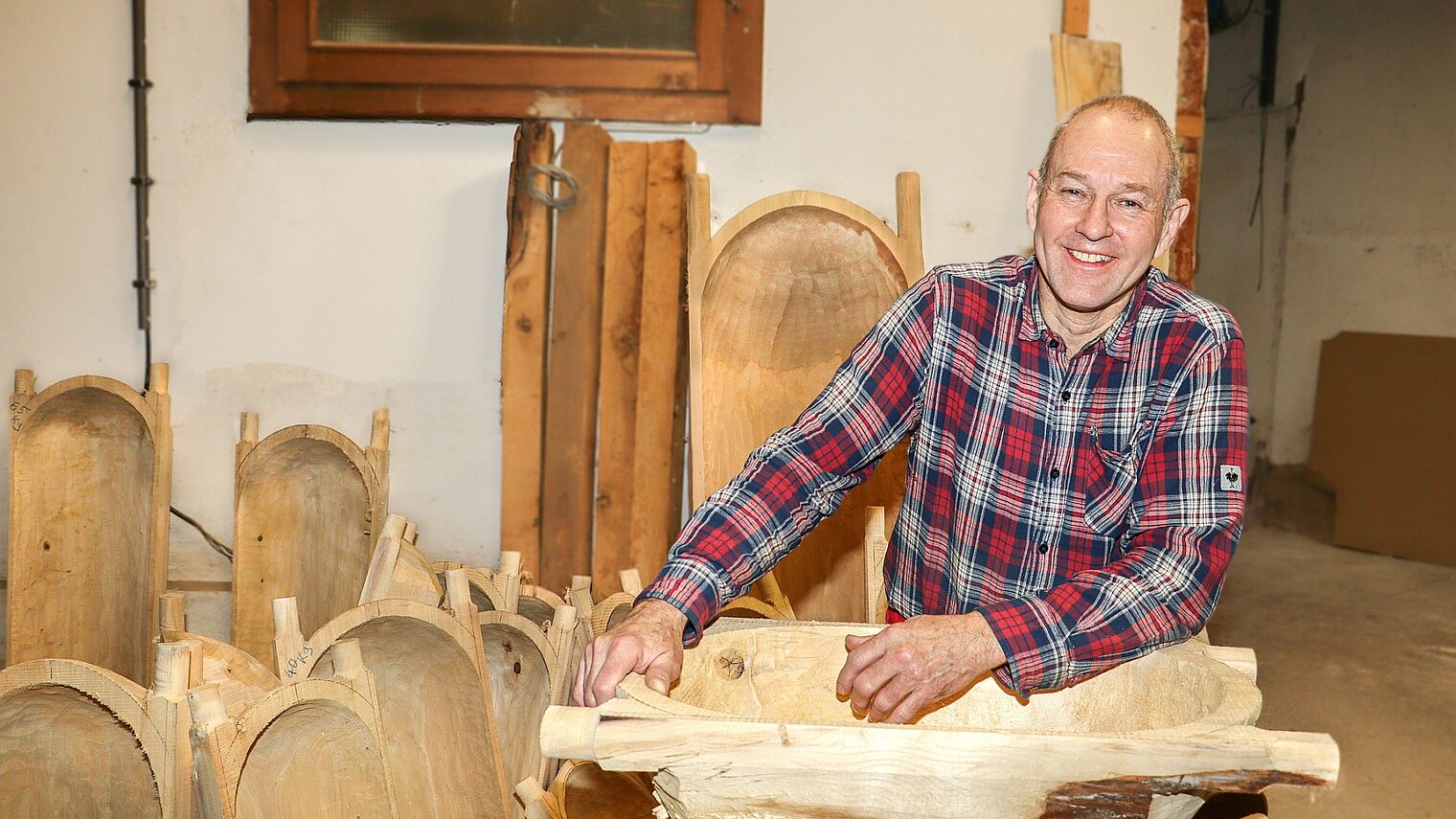 Tischlermeister Jens Hertel mit Backmolle